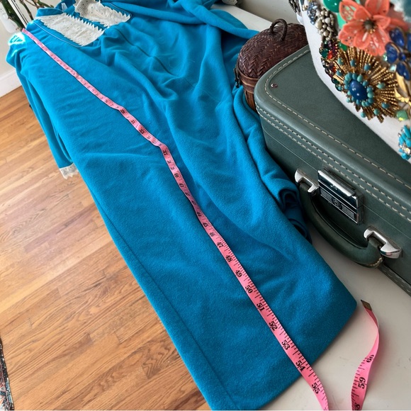 Vintage 60s/70s Blue Terry Cloth House Dress Loungewear Robe w/ White Lace Trim - Picture 11 of 13